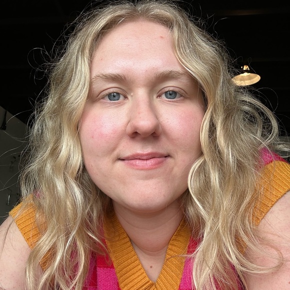 Meet your Posher, Caroline - Picture 1 of 1